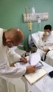 Fr Gerwin Mendoza Lumanglas MSC, of the Philippine Province, making his perpetual profession in May 2021. (Image via https://www.misacor.org.au.)