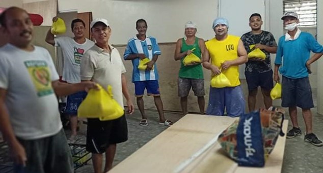 OLSH Sisters in the Philippines distribute rice to construction workers in Manila, where lockdowns have meant no work and therefore no money to feed their families.