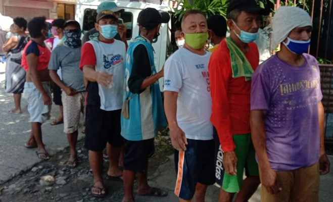 The Daughters of Our Lady of the Sacred Heart in the Philippines provide care packages to trisikad (Philippine pedicab) drivers in Cordova, who would have earned approximately 150 – 300 Philippine pesos (the equivalent of €2 - €5) per day prior to the pandemic.